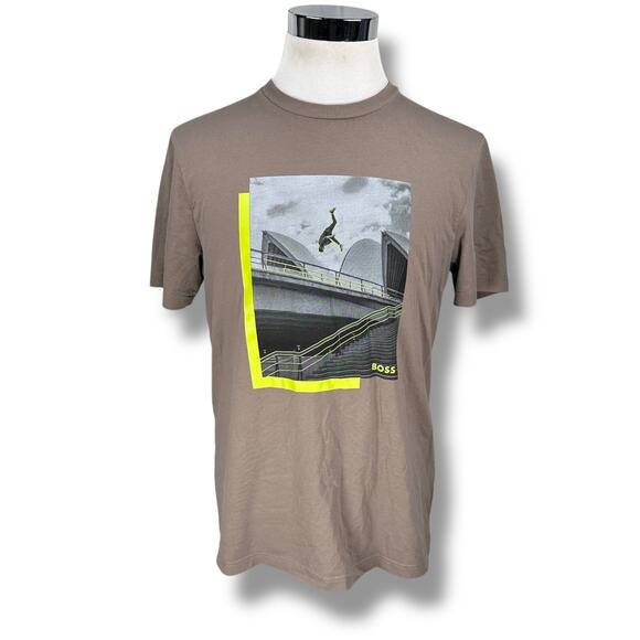 Hugo Boss Tee T-Shirt Men’s Large Brown Graphic Cotton Blend Short Sleeve - Picture 1 of 11